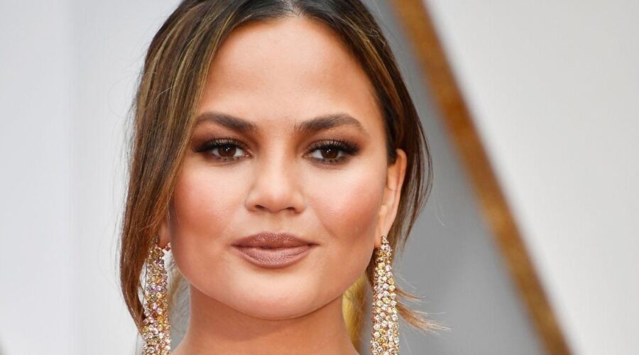 Chrissy Teigen Net Worth 2023 .